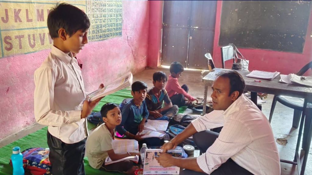 MP News Collector Sandeep ji teaching children in Sagar. R.