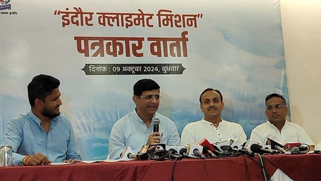 MP News Indore Mayor Pushyamitra Bhargava while giving information in the press conference.