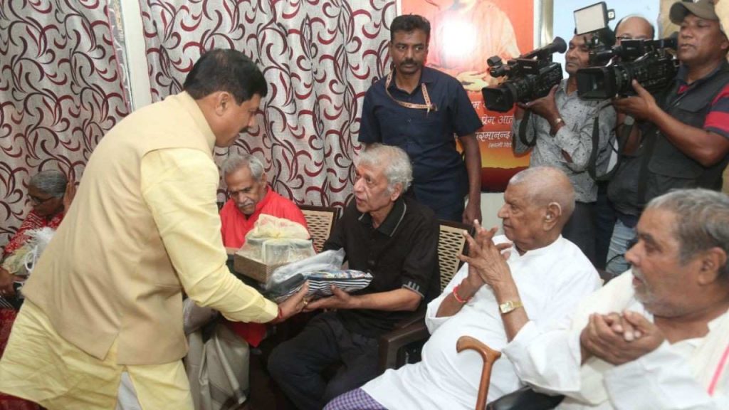 CM Dr Mohan Yadav celebrated Diwali with senior citizens at Anand Ashram Bhopal