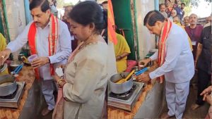 In Chitrakoot, CM Dr. Mohan Yadav prepared tea and served it to everyone.