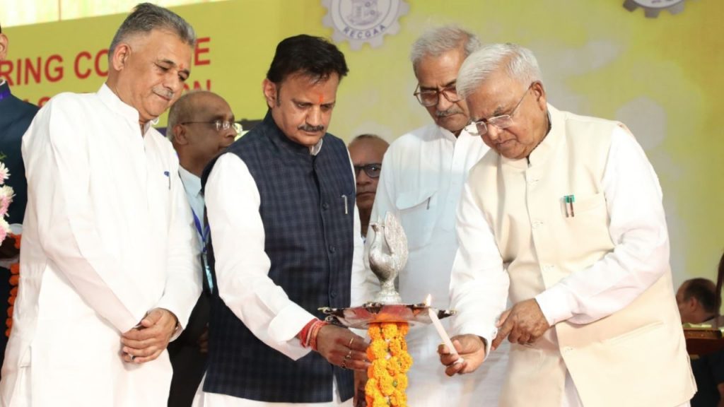 Governor Mangubhai Patel attended the Diamond Jubilee program of Rewa Engineering College