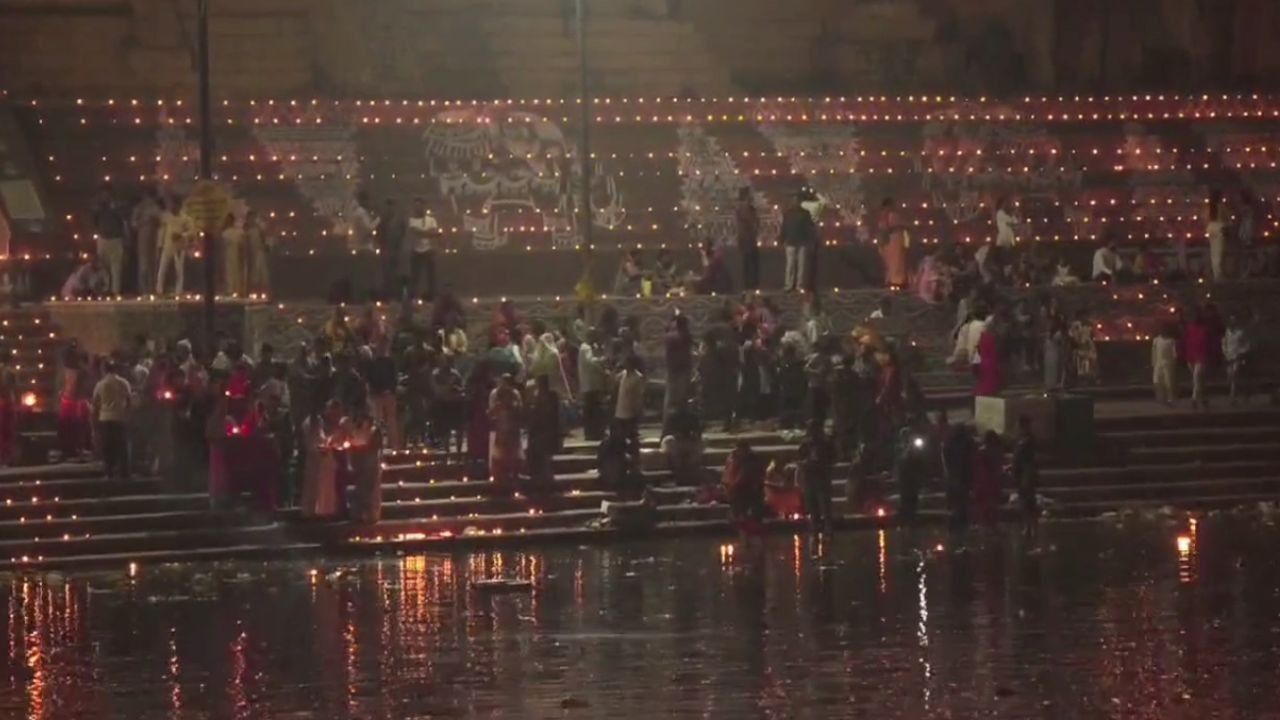 Devotees took a holy dip in Ujjain's Shipra river and offered lamps