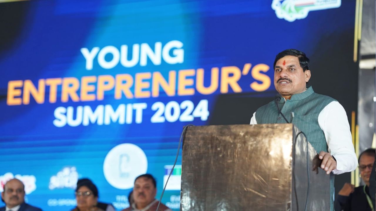 CM Mohan Yadav attended the Young Entrepreneur Summit in Ujjain