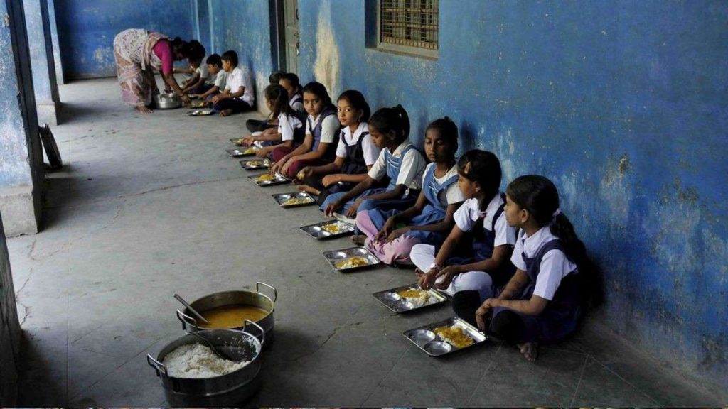 24 children fell sick after eating mid day meal in Singrauli