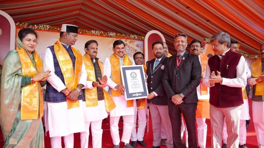 A world record for Gita recitation was created in Bhopal and Ujjain of Madhya Pradesh