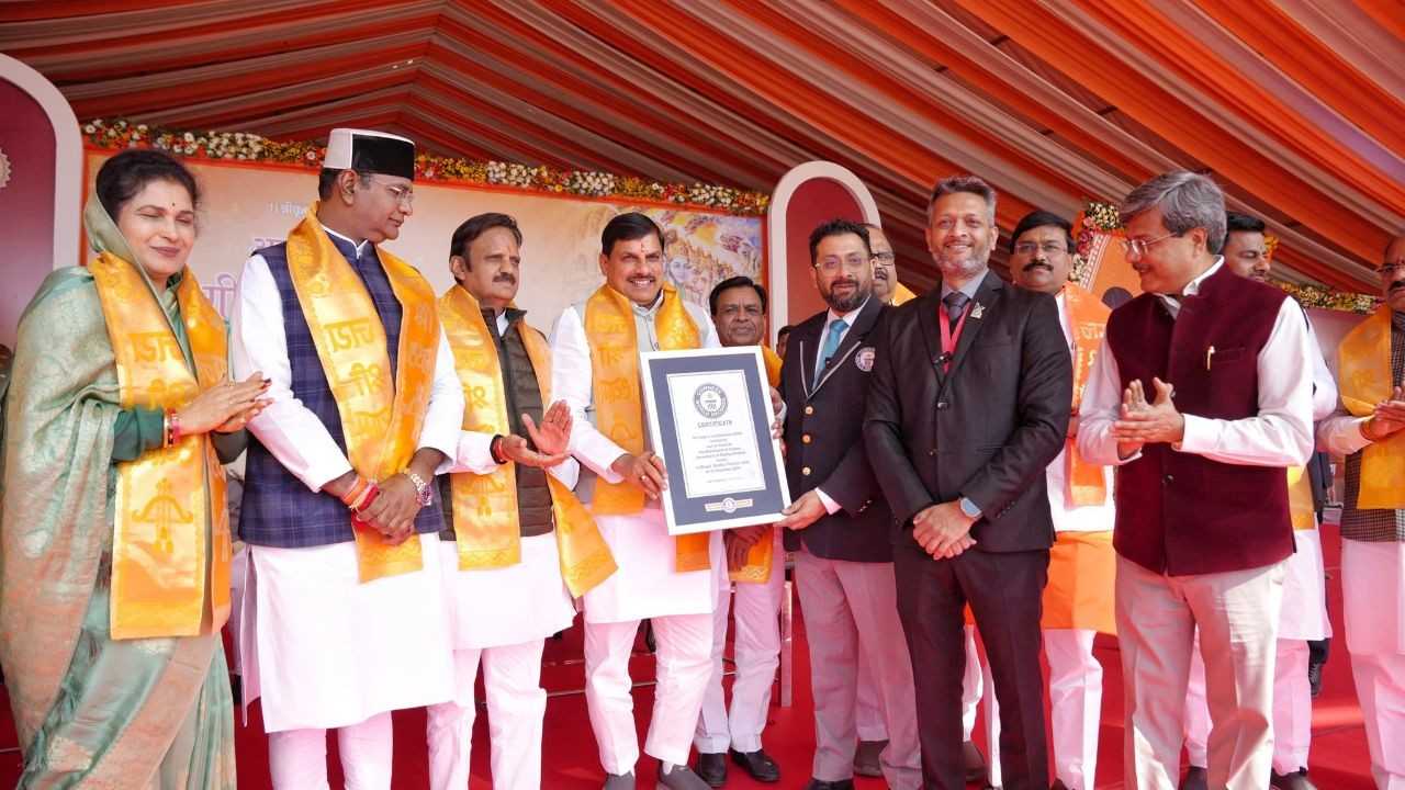 A world record for Gita recitation was created in Bhopal and Ujjain of Madhya Pradesh