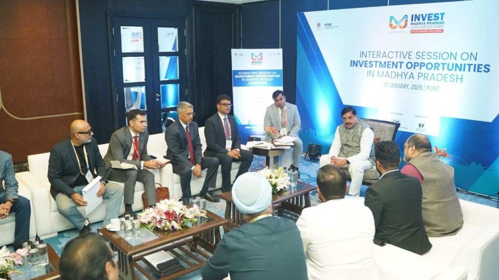 Chief Minister Mohan Yadav held discussions with investors in Pune