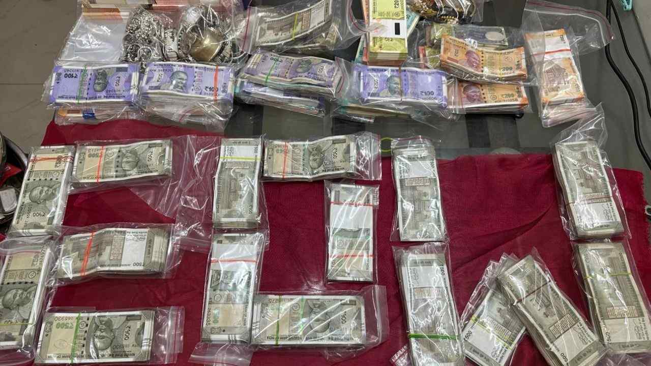 Ujjain: Raid at the house of retired assistant bank manager, property worth Rs 5 crores unearthed
