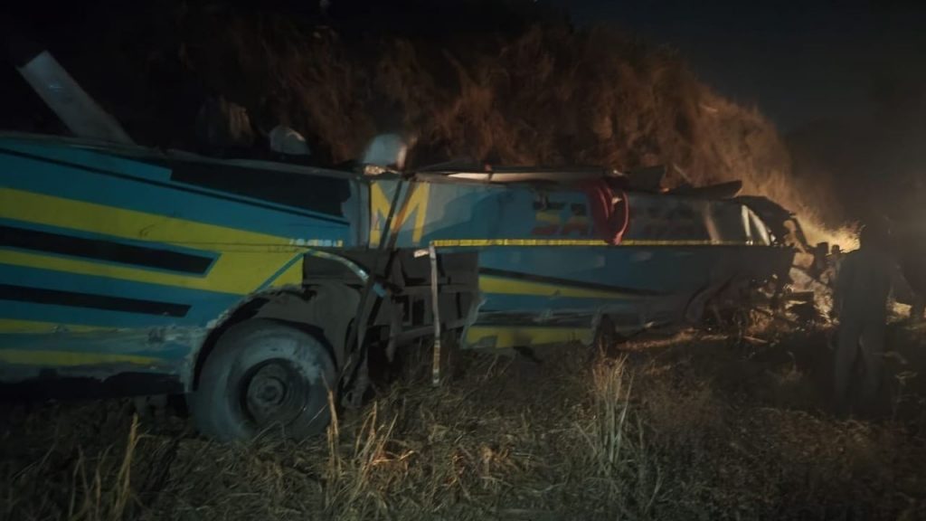 Bus going from Trimbakeshwar to Dwarka fell into a ditch in Saputara, 4 died, 35 injured