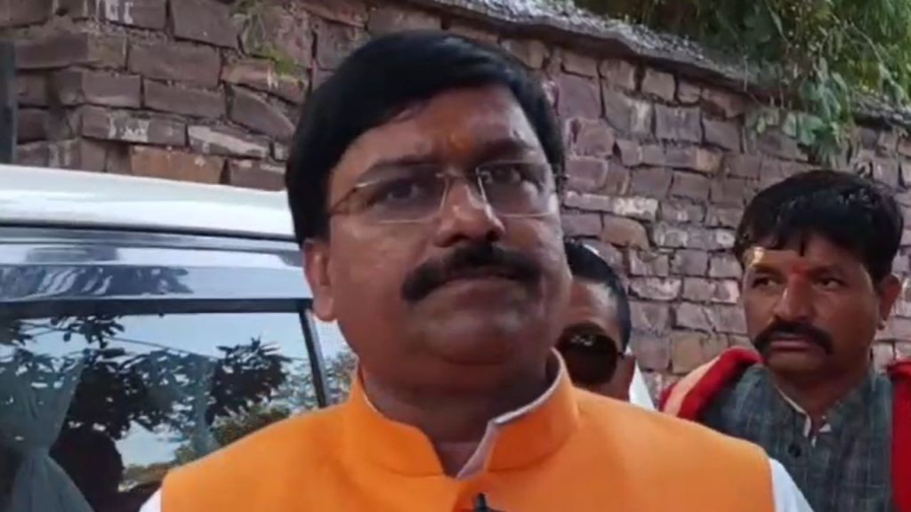 Tourism Minister Dharmendra Singh Lodhi targeted Jeetu Patwari in a poetic manner