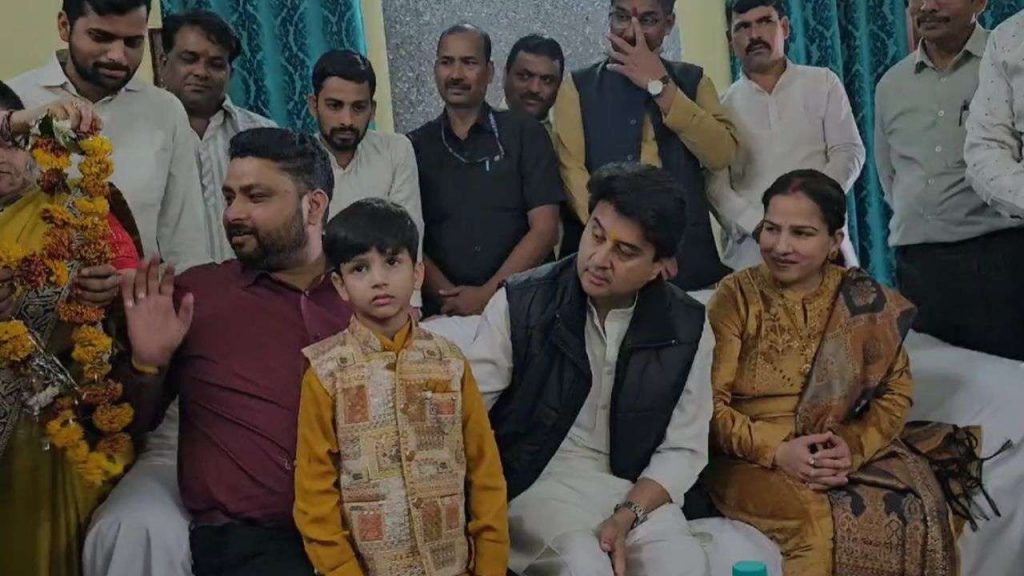 Union Minister Jyotiraditya Scindia met the family members of Shivaay Gupta