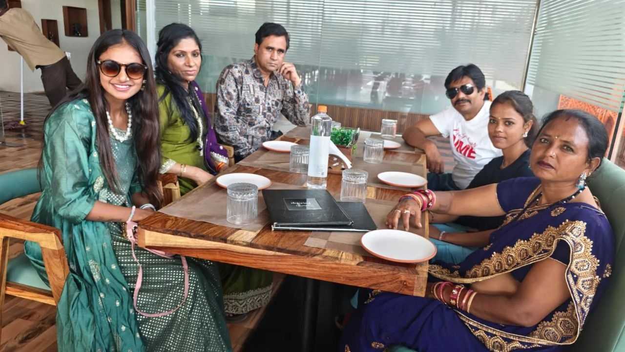 Monalisa's photo goes viral while having lunch at a five star hotel