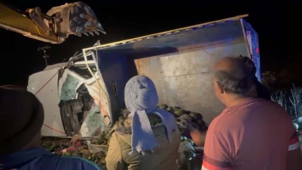 Satna: 3 people died and 10 injured in a collision between a Bolero pickup vehicle