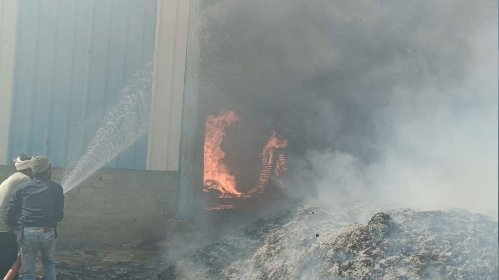 A massive fire broke out in a cotton factory in Barwani.