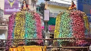 Gwalior: Today Holika made of 25 thousand cow dung cakes will be burnt