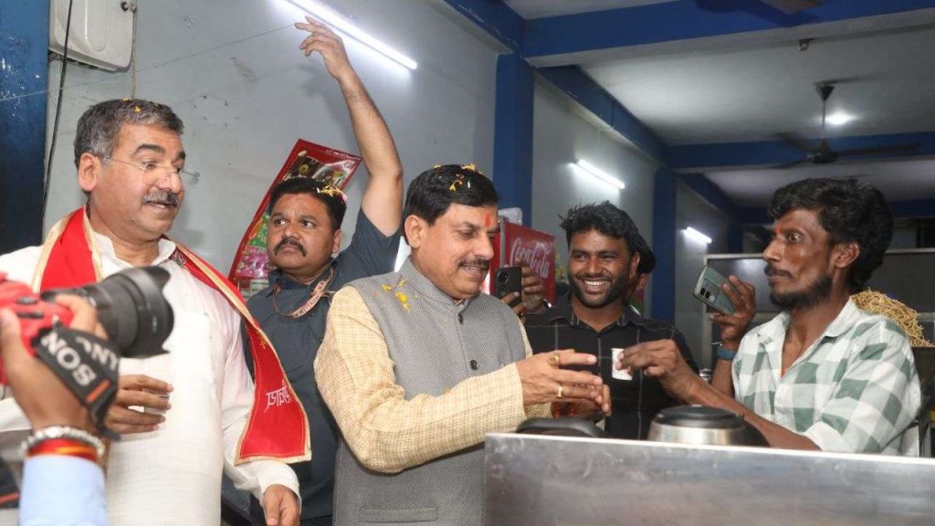 CM Mohan Yadav sipped tea in Khandwa