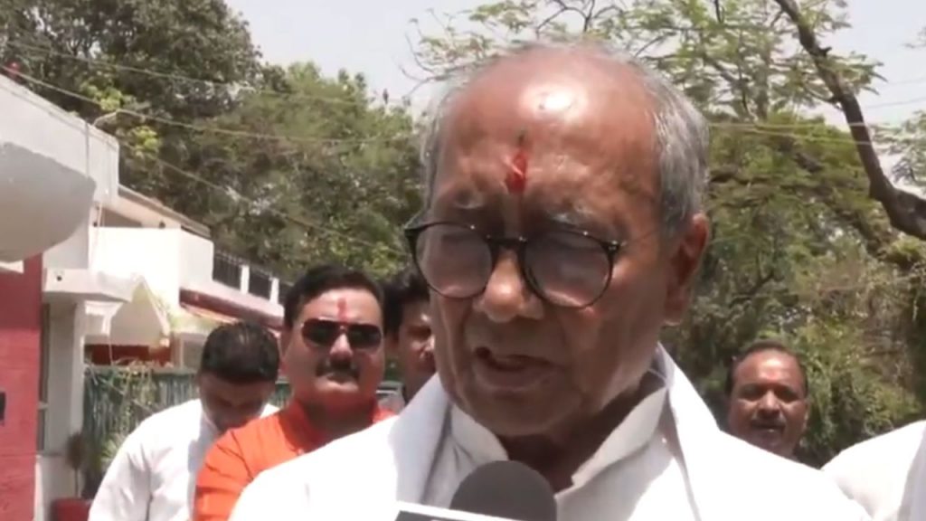Gwalior: Rajya Sabha MP Digvijay Singh said that I will not sit on the stage from now on