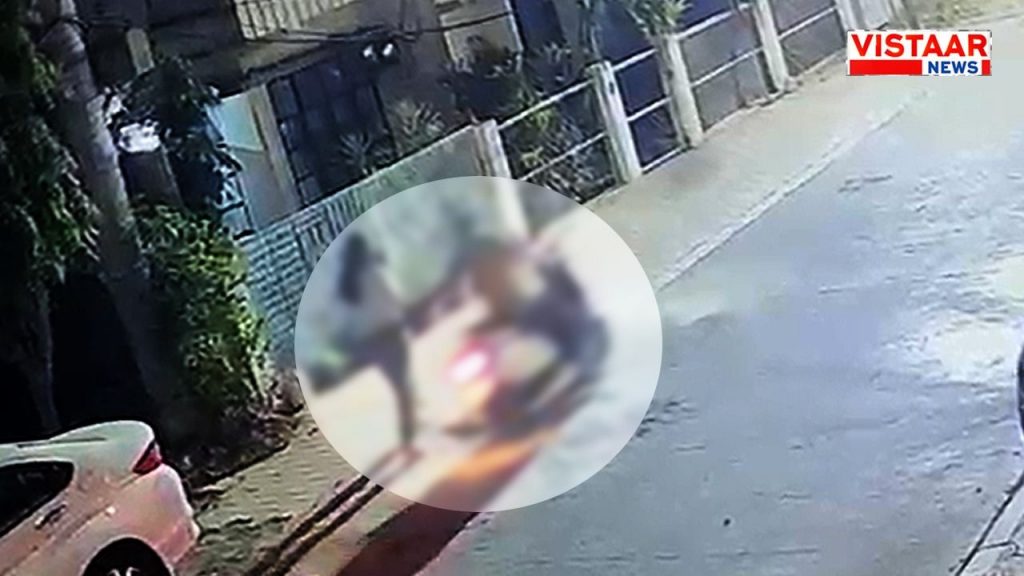 A girl walking on the road was molested openly in Indore