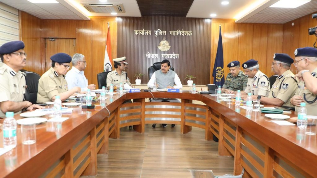 CM Mohan Yadav held a meeting at the police headquarters