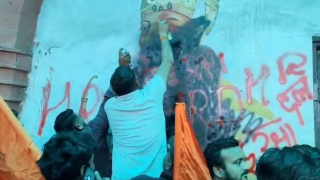 Aurangzeb Controversy