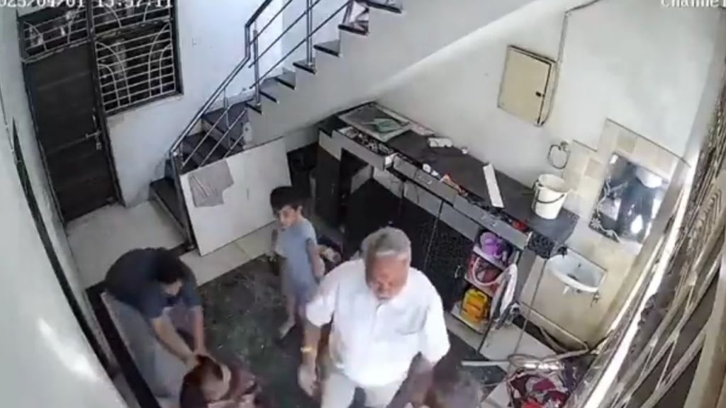 The woman dragged her mother-in-law and beat her.