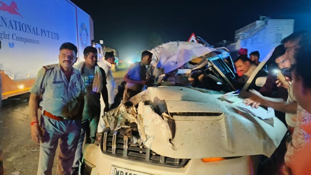 4 people from Ujjain died in a horrific road accident in Neemuch