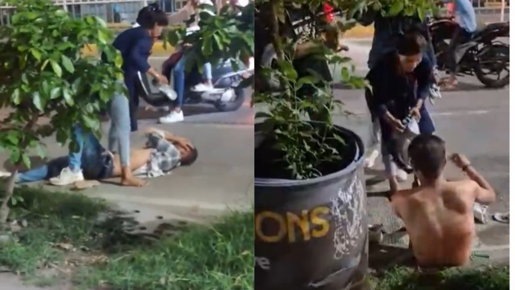 The girl took off her lover's clothes and beat him with slippers.