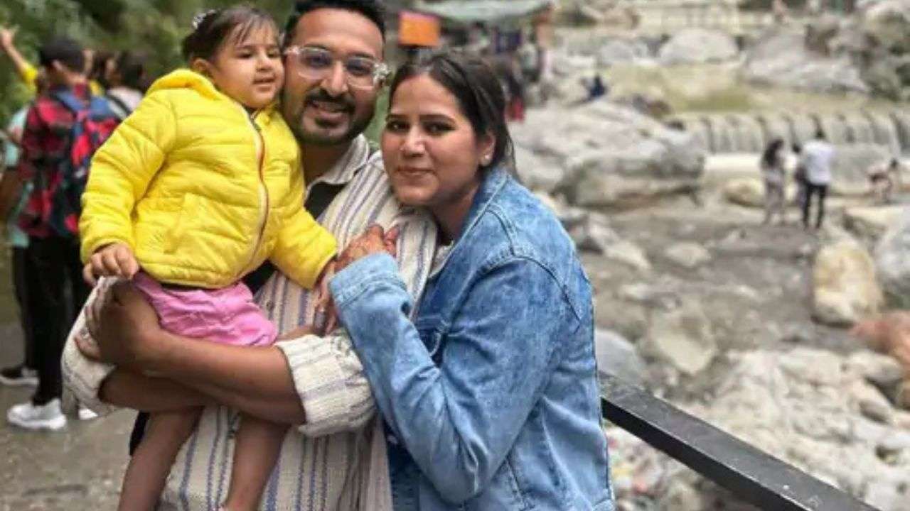 3-year-old Viana with her parents