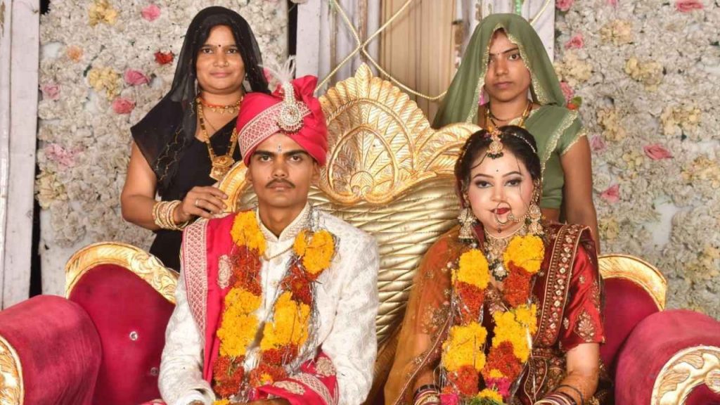 The bride ran away after the garland exchange in Datia