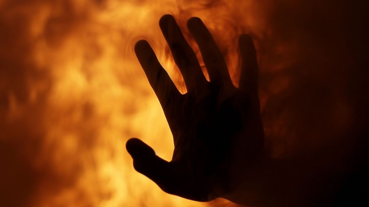 In Damoh, a teacher was robbed of Rs 4 lakh and burnt alive after pouring petrol on him (File Photo)