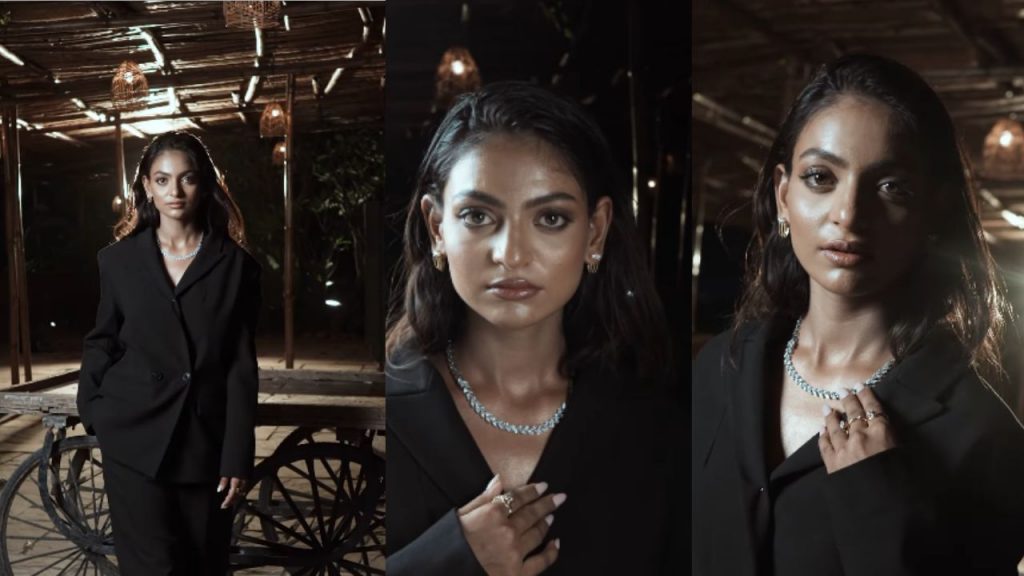 glamorous look of viral girl Monalisa is going viral on social media