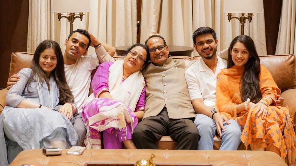 Union Minister Shivraj Singh Chouhan shared a photo with his family