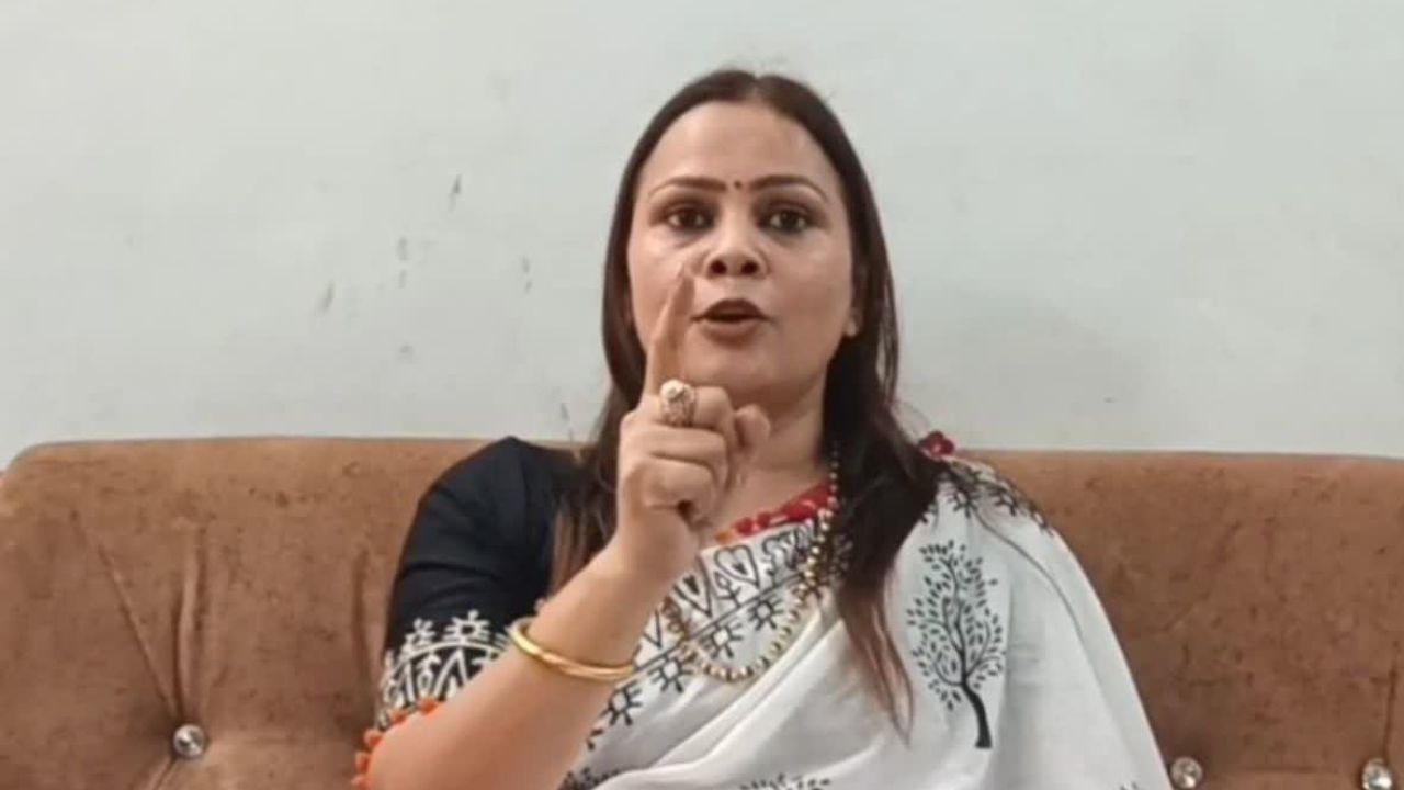 UP Women's Commission member Meenakshi Bharola has given a controversial statement after the murder of Raja Raghuvanshi.