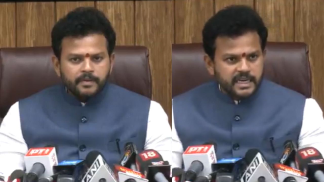 Union Civil Aviation Minister Ram Mohan Naidu Kinjarapu held a press conference after the Ahmedabad plane crash.