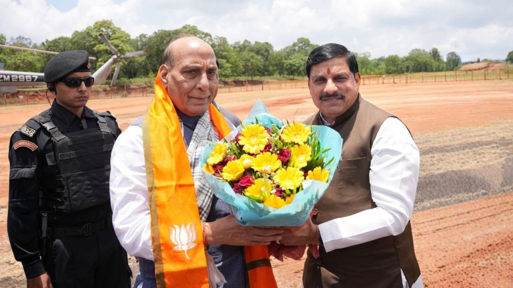 CM Mohan Yadav welcomed Defense Minister Rajnath Singh