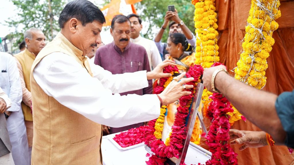 Bhopal: CM Mohan Yadav garlanded the statue of Shyama Prasad Mukherjee