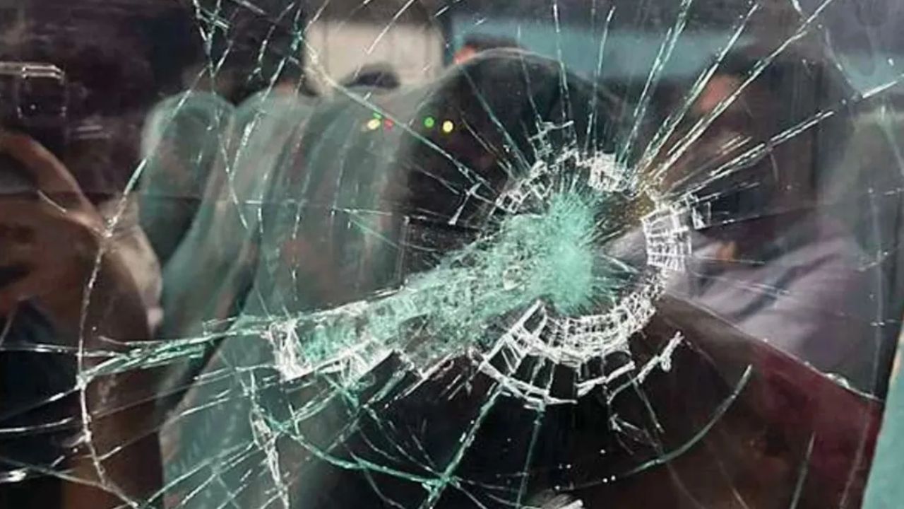 Stones pelted on Shatabdi Express going from Bhopal to Delhi in Vidisha