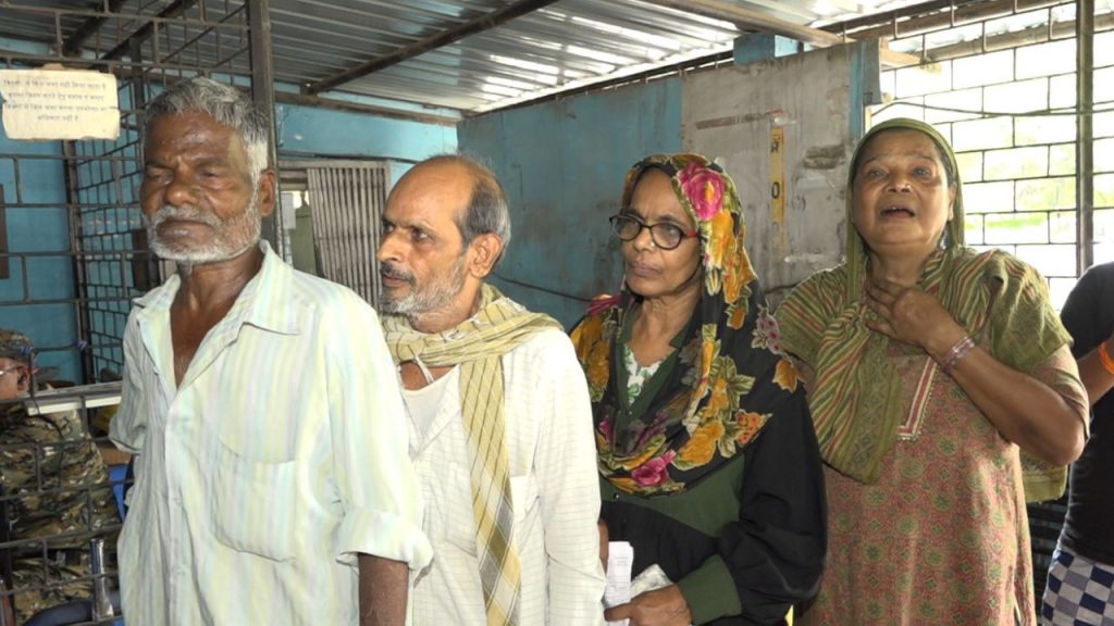 Bhopal, Smart meters become a problem, long queues in the electricity department to pay bills