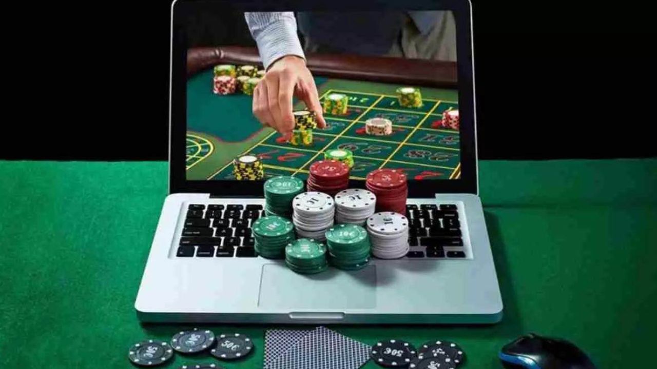 indore: gambling party in ias farmhouse