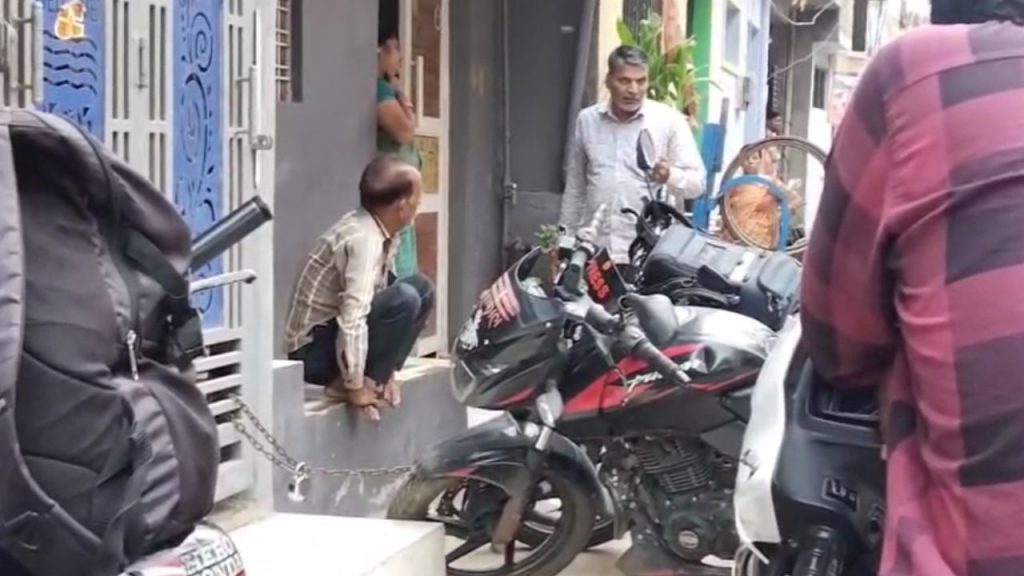 Sonam Raghuvanshi's father was seen threatening the media.