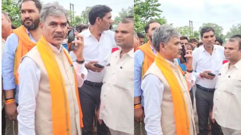 In Bemetara MLA Ishwar Sahu reprimanded the District Education Officer over the phone.