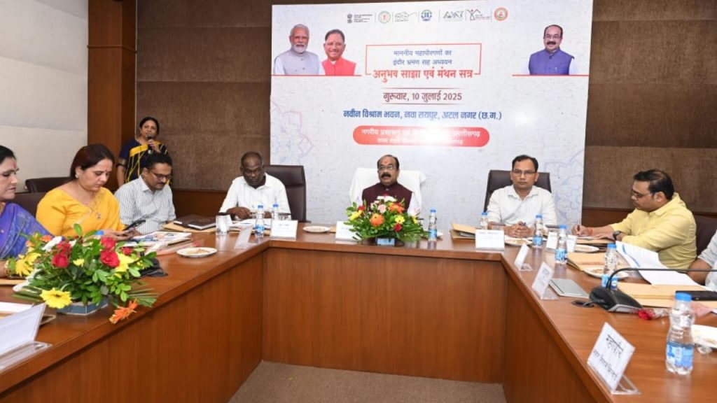 Chhattisgarh PWD Minister held discussions with mayors and commissioners.