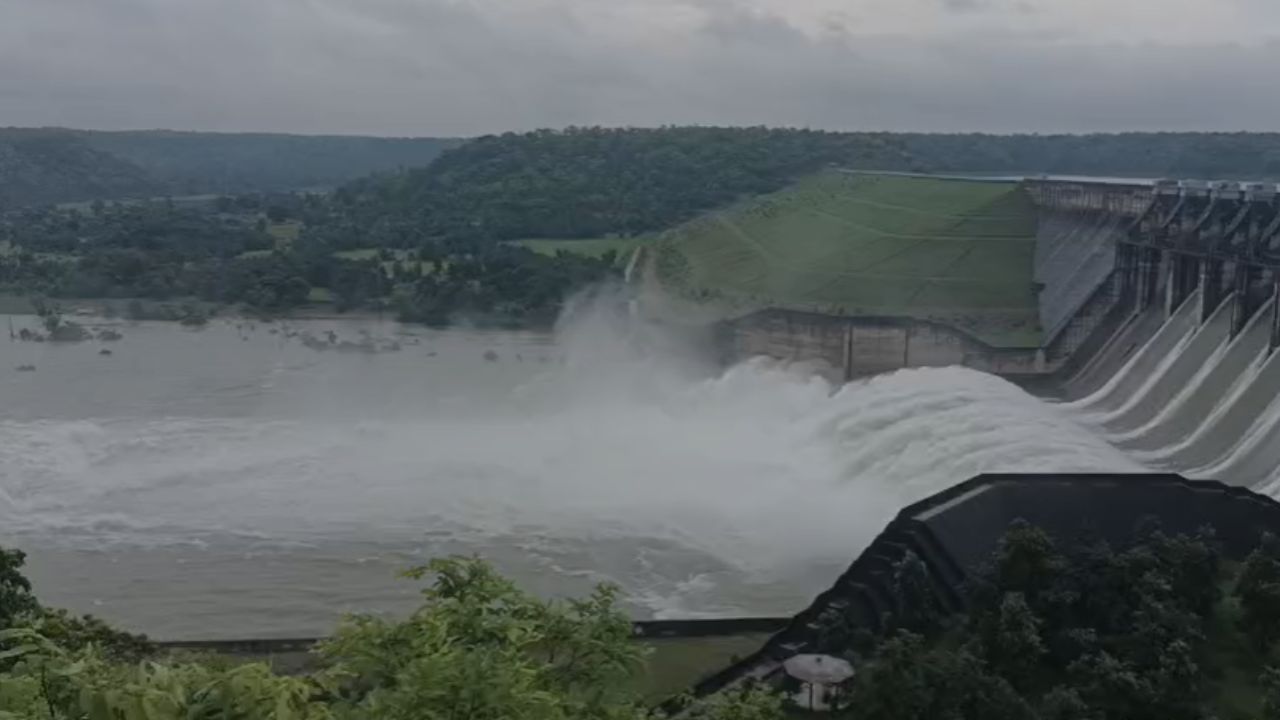 6 gates of Atal Sagar Madikheda Dam were opened in Shivpuri.