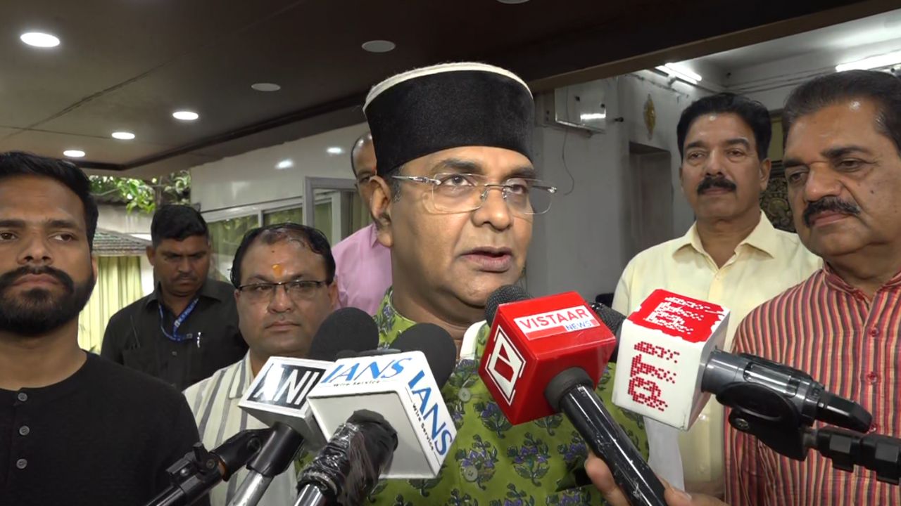 Vishwas Sarang attacked Rahul Gandhi.