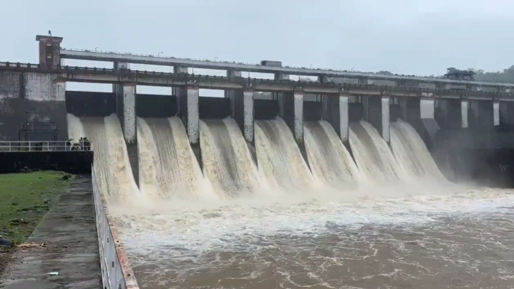 7 dams of Satpura Dam were opened in Satna.