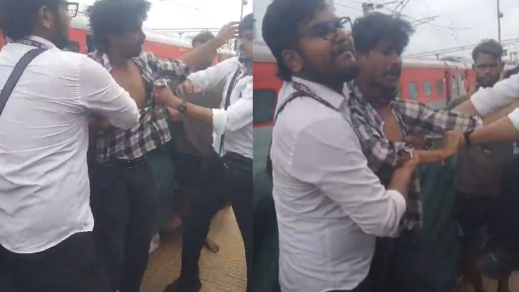 There was a fierce fight between a passenger and TTE at Kanpur Central Station.