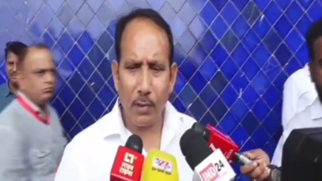 Pritam Singh Lodhi compared the roads of Madhya Pradesh to Sridevi.