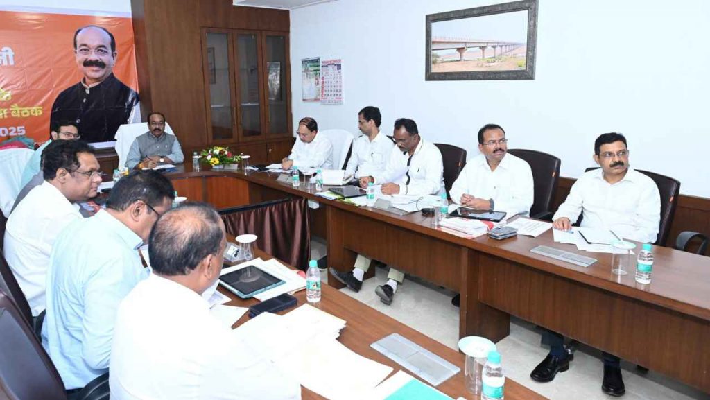 दिसम्बर तक गड्ढामुक्त होंगी छत्तीसगढ़ की सड़कें! डिप्टी सीएम अरुण साव ने मरम्मत कार्यों पर जताई नाराजगी, अधिकारियों को दिए निर्देश