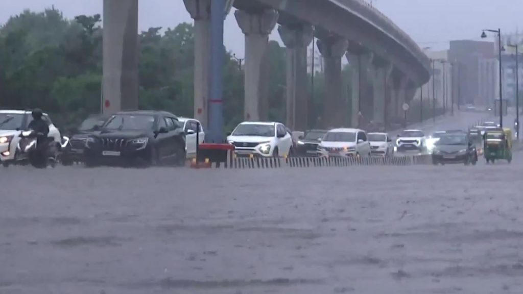 Bhopal: Waterlogging on Hoshangabad Road