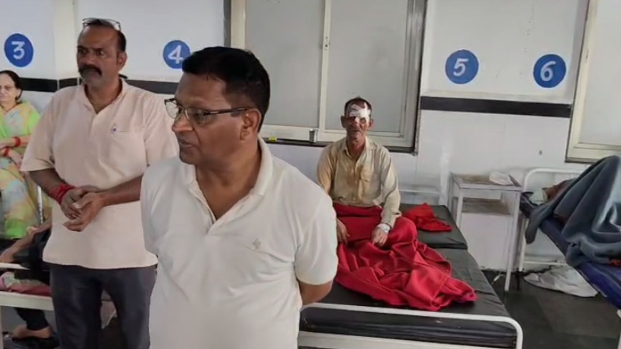 Chhatarpur, Dhaba wall collapsed, one woman died, 11 people injured